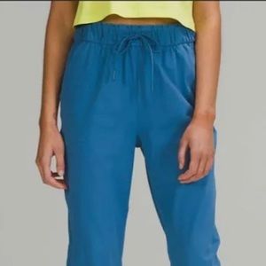 Women’s Lululemon high rise stretch jogger
